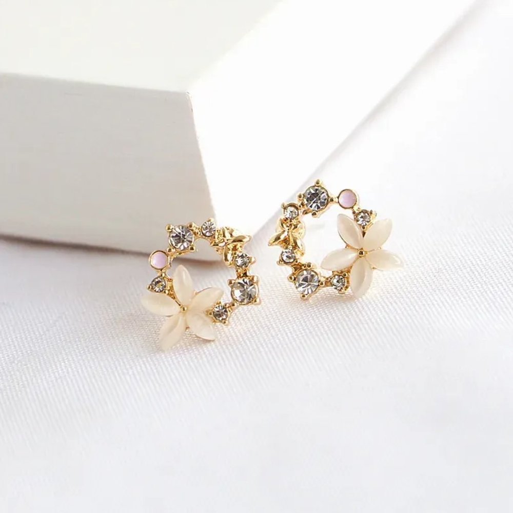 Sweet Coquette White Floral Petal CZ Diamond Circle Rose Gold Stud Earrings NEW - Picture 2 of 8